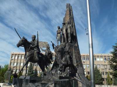 Atatürk ve Kurtuluş Anıtı